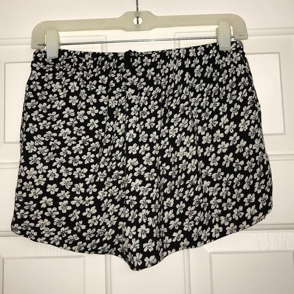 brandy melville shorts - Picture 2 of 2